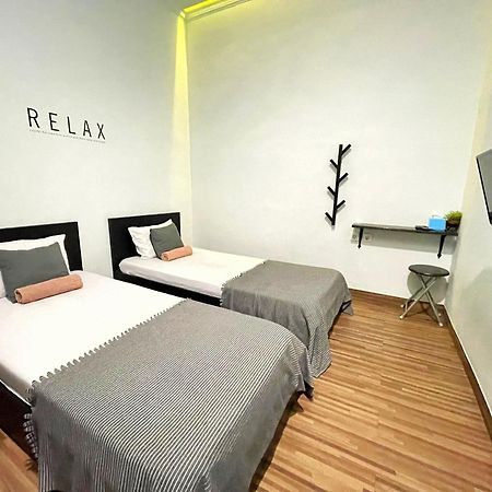 Room Ijen Hostel Banyuwangi  Exterior photo