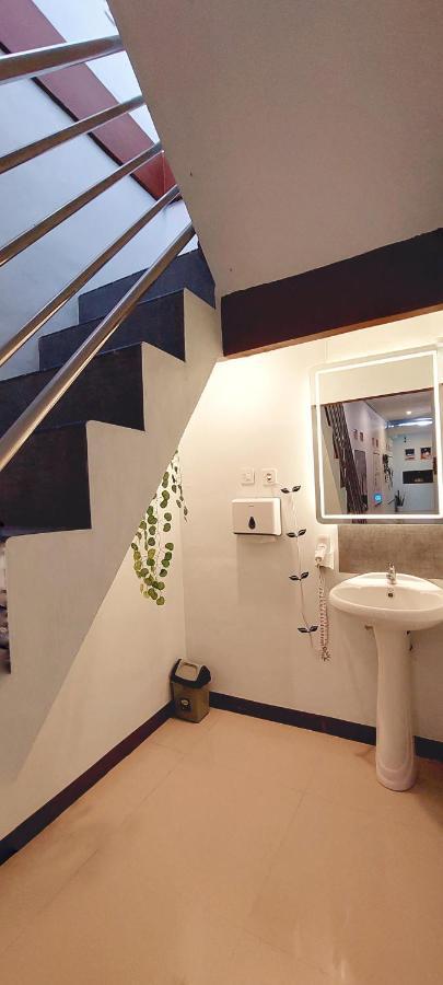 Room Ijen Hostel Banyuwangi  Exterior photo