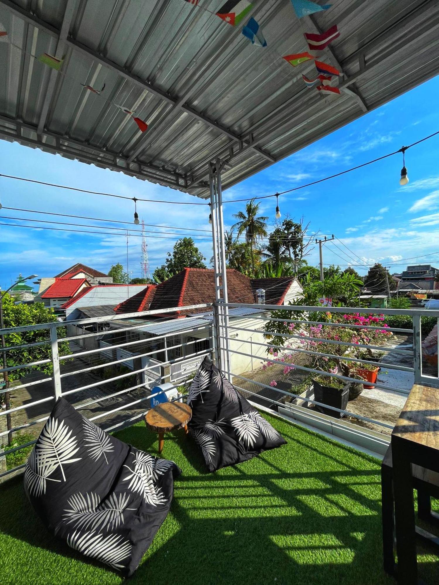 Room Ijen Hostel Banyuwangi  Exterior photo