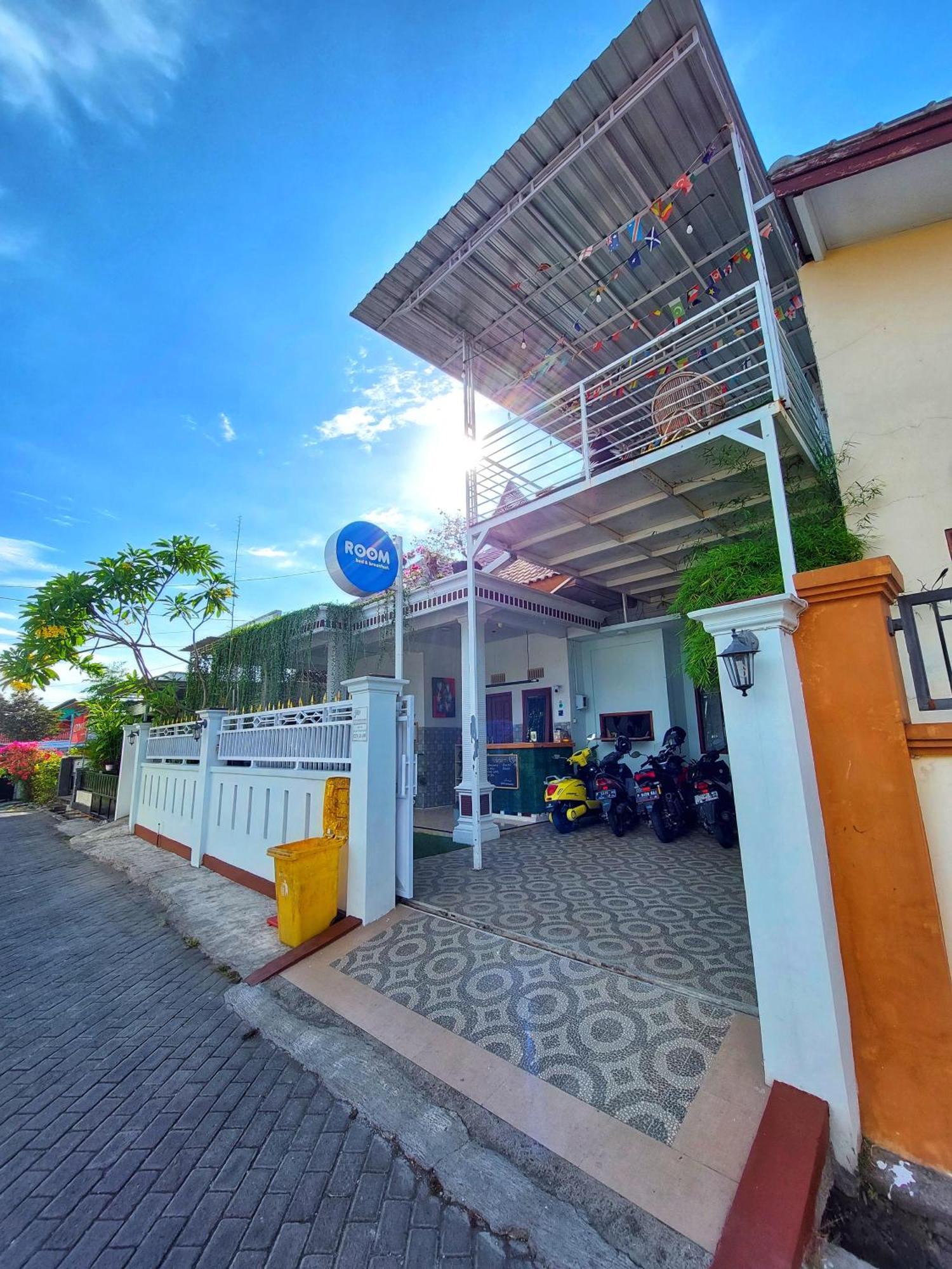 Room Ijen Hostel Banyuwangi  Exterior photo
