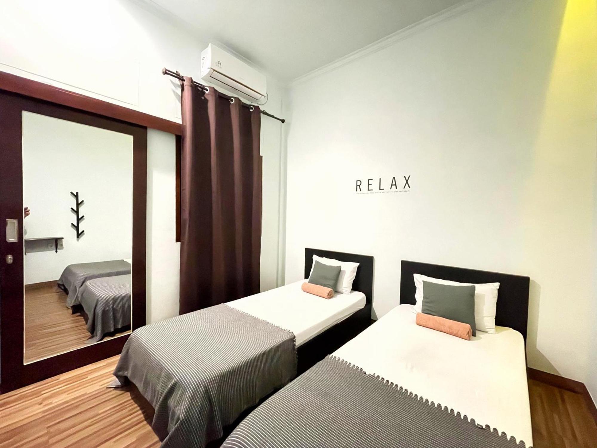 Room Ijen Hostel Banyuwangi  Exterior photo